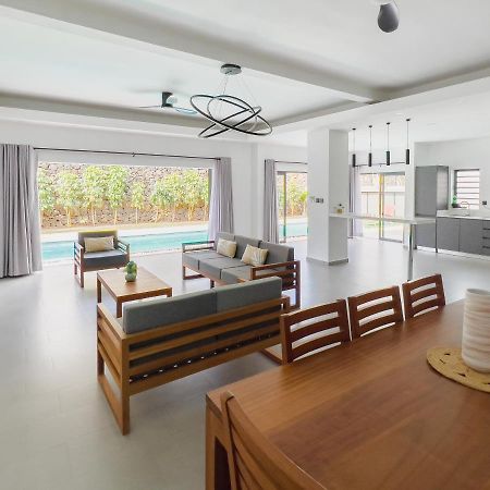 Spacious 4 Bedrooms Villa With Infinity Pool グランベ エクステリア 写真