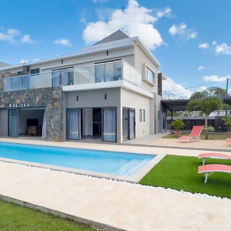 Spacious 4 Bedrooms Villa With Infinity Pool グランベ エクステリア 写真