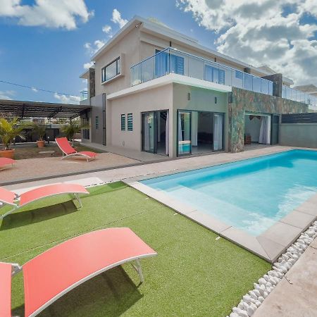 Spacious 4 Bedrooms Villa With Infinity Pool グランベ エクステリア 写真