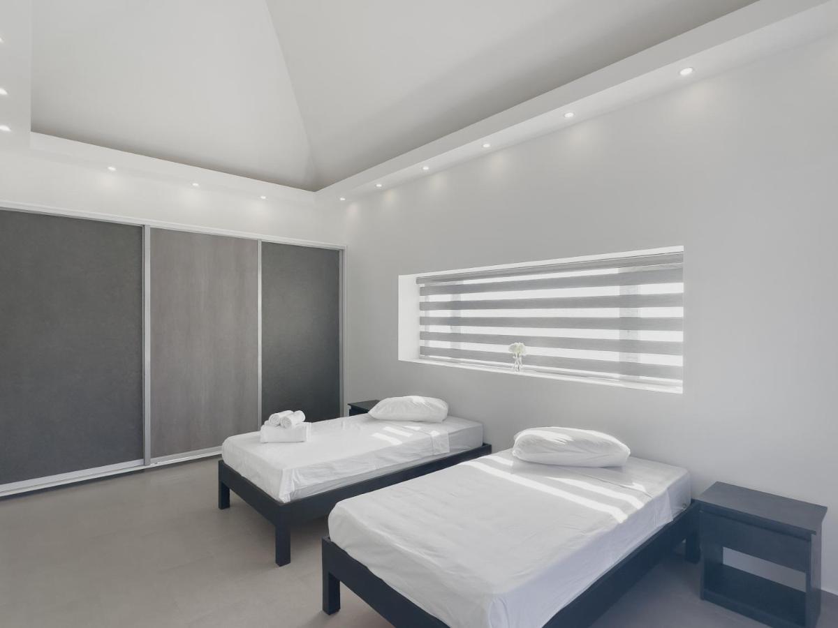 Spacious 4 Bedrooms Villa With Infinity Pool グランベ エクステリア 写真