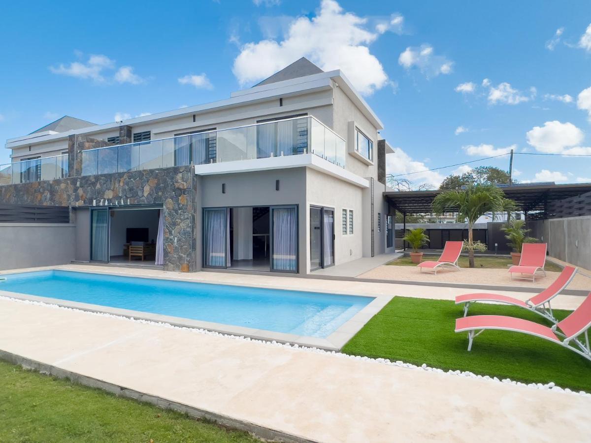 Spacious 4 Bedrooms Villa With Infinity Pool グランベ エクステリア 写真