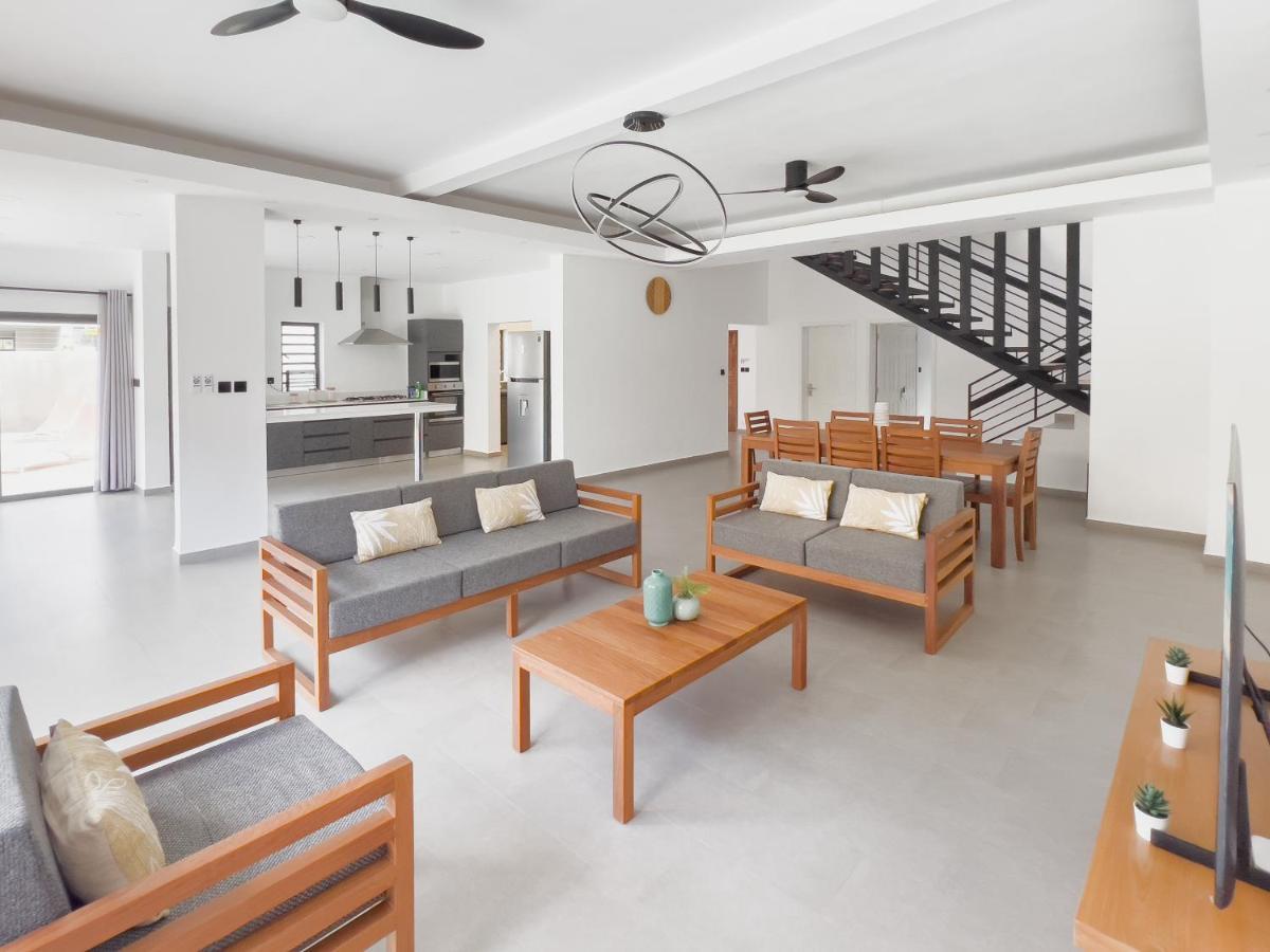 Spacious 4 Bedrooms Villa With Infinity Pool グランベ エクステリア 写真