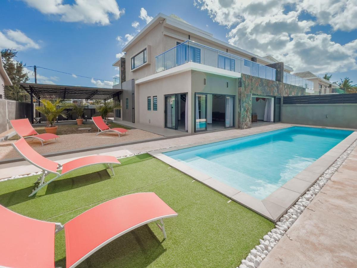 Spacious 4 Bedrooms Villa With Infinity Pool グランベ エクステリア 写真